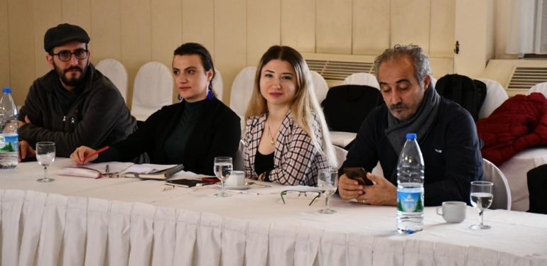 dokuz8AKADEMİ’nin “Yerel Medya’da Kadın Gazeteciler İçin Seçim Haberciliği” eğitim programları İzmir’de başlıyor!